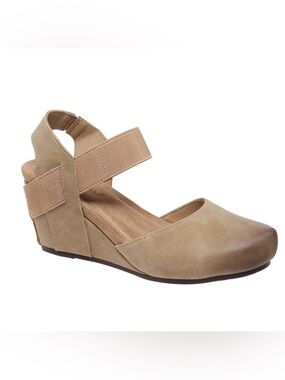 Pierre Dumas Dash 1 Wedge-Taupe-Size 9-NWOT